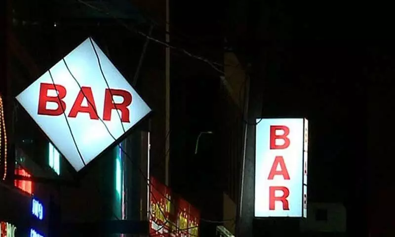 സംസ്ഥാനത്ത് ബാറുകൾ തുറക്കുന്നത് തെരഞ്ഞെടുപ്പ് ഫണ്ട് സ്വരൂപിക്കാനെന്ന് കെ.സി.ബി.സി സംസ്ഥാനത്ത് ബാറുകൾ തുറക്കുന്നത് തെരഞ്ഞെടുപ്പ് ഫണ്ട് സ്വരൂപിക്കാനെന്ന് കെ.സി.ബി.സി