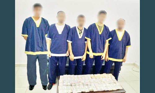 വാ​ഹ​ന​ത്തി​ൽ​നി​ന്ന് 32 ല​ക്ഷം ദി​ർ​ഹം മോ​ഷ്​​ടി​ച്ച സം​ഘം പി​ടി​യി​ൽ