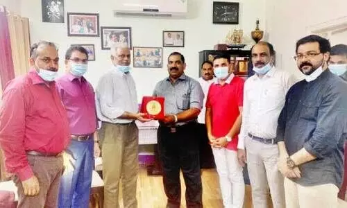 മുരളീധരൻ ആർ. കർത്തക്ക് സാമൂഹിക പ്രവർത്തകരുടെ യാത്രയയപ്പ്​