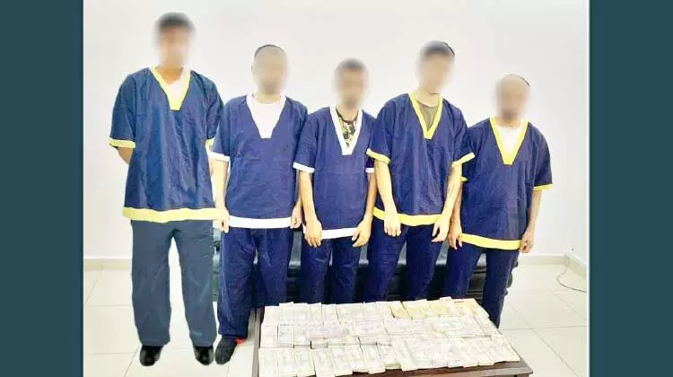 വാഹനത്തിൽനിന്ന് 32 ലക്ഷം ദിർഹം മോഷ്ടിച്ച സംഘം പിടിയിൽ വാഹനത്തിൽനിന്ന് 32 ലക്ഷം ദിർഹം മോഷ്ടിച്ച സംഘം പിടിയിൽ