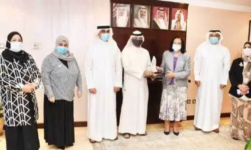 ആരോഗ്യമന്ത്രി സന്നദ്ധ പ്രവര്‍ത്തന അവാര്‍ഡ് ഏറ്റുവാങ്ങി