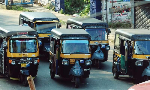 യാത്രക്കാരില്ല; ഓട്ടോ തൊഴിലാളികളുടെ ജീവിതം ദുരിതമാകുന്നു