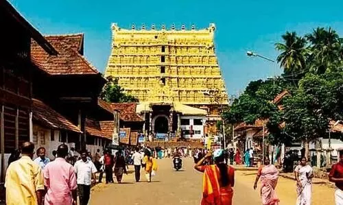 പെരിയനമ്പി അടക്കം 12 പേർക്ക് കോവിഡ്; ശ്രീപത്മനാഭസ്വാമി ക്ഷേത്രത്തിൽ പ്രവേശന വിലക്ക്