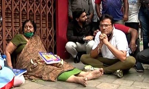 ജ്വല്ലറി ഉടമ മറാത്തി സംസാരിക്കാൻ വിസമ്മതിച്ചു; ഇറങ്ങിപ്പോകാൻ ഭീഷണി; 20 മണിക്കൂർ കുത്തിയിരുന്ന്​ പ്രതിഷേധിച്ച്​ എഴുത്തുകാരി