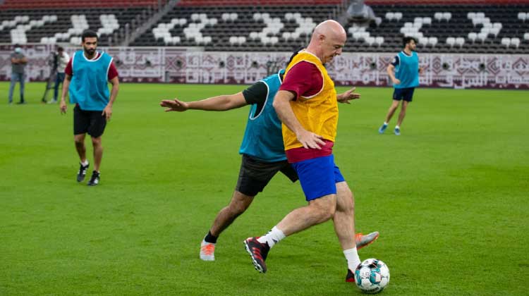 അൽബെയ്ത്തിൽ പന്തുതട്ടി മനംനിറഞ്ഞ് ഫിഫ പ്രസിഡൻറ് അൽബെയ്ത്തിൽ പന്തുതട്ടി മനംനിറഞ്ഞ് ഫിഫ പ്രസിഡൻറ്