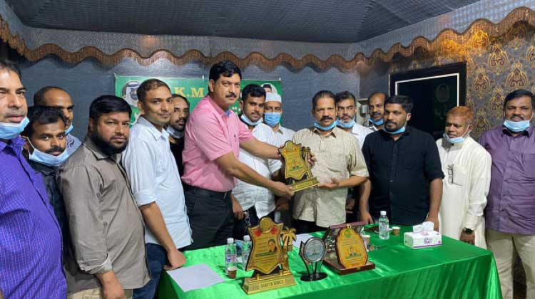 കുഞ്ഞിമുഹമ്മദിന് കെ.എം.സി.സി യാത്രയയപ്പ് നൽകി കുഞ്ഞിമുഹമ്മദിന് കെ.എം.സി.സി യാത്രയയപ്പ് നൽകി