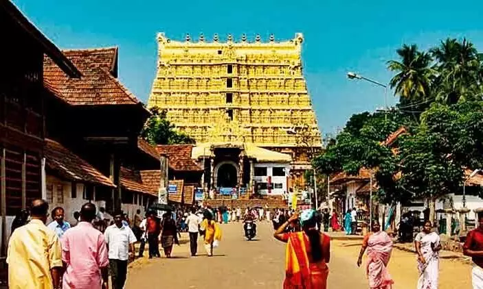 പെരിയനമ്പി അടക്കം 12 പേർക്ക് കോവിഡ്; ശ്രീപത്മനാഭസ്വാമി ക്ഷേത്രത്തിൽ പ്രവേശന വിലക്ക് പെരിയനമ്പി അടക്കം 12 പേർക്ക് കോവിഡ്; ശ്രീപത്മനാഭസ്വാമി ക്ഷേത്രത്തിൽ പ്രവേശന വിലക്ക്