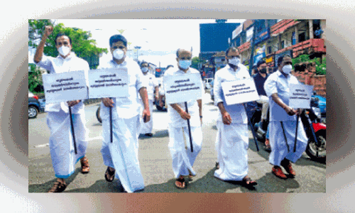 പി​ണ​റാ​യി​ക്ക് അ​ധി​കാ​ര​ത്തി​ല്‍ തു​ട​രാ​ന്‍ ധാ​ര്‍മി​ക​ത​യി​ല്ല –കു​ഞ്ഞാ​ലി​ക്കു​ട്ടി