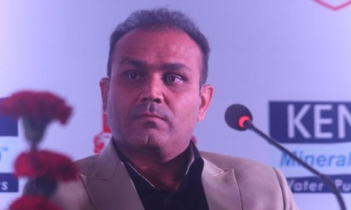 ഇങ്ങനെ പോയൽ അവന്​ അടുത്ത സീസണിൽ 10 കോടി പോയിട്ട്​ ഒരുകോടി കിട്ടിയേക്കില്ല​- പഞ്ചാബ്​ താരത്തിനെതിരെ സേവാഗ്​