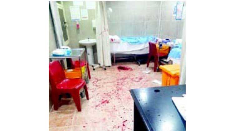 ആ​രോ​ഗ്യ കേ​ന്ദ്രം ജീ​വ​ന​ക്കാ​ര​നും സ​ന്ദ​ർ​ശ​ക​നും ഏ​റ്റു​മു​ട്ടി