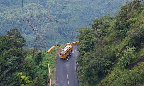താമരശ്ശേരി ചുരത്തിൽ ഭാഗിക ഗതാഗത തടസം