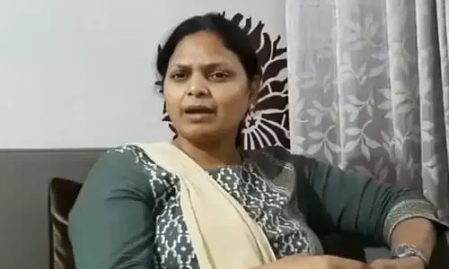 ഹാഥറസിലെത്തിയത് പെണ്‍കുട്ടിയുടെ കുടുംബത്തെ സഹായിക്കാനെന്ന് ഡോക്ടര്‍; നടപടിക്ക് മെഡിക്കല്‍ കോളജ്