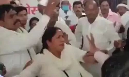 റേപ്പിസ്റ്റുകളെ മത്സരിപ്പിക്കരുതെന്ന് ആവശ്യപ്പെട്ടു; യു.പിയിൽ കോൺഗ്രസ് യോഗത്തിൽ പ്രവർത്തകക്ക് മർദനം