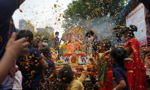 ഉത്സവങ്ങൾ ആഘോഷിച്ച്​ ജീവനുകൾ അപകടത്തിലാക്കണോ? മുന്നറിയിപ്പുമായി ഹർഷ വർധൻ