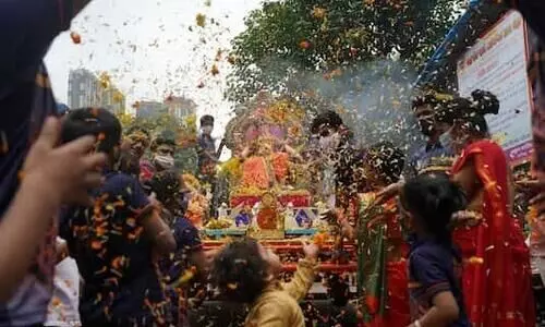 ഉത്സവങ്ങൾ ആഘോഷിച്ച്​ ജീവനുകൾ അപകടത്തിലാക്കണോ? മുന്നറിയിപ്പുമായി ഹർഷ വർധൻ