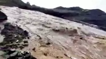 വടക്കൻ മേഖലകളിൽ ശക്തമായ മഴ: ഗതാഗതം തടസ്സപ്പെട്ടു വടക്കൻ മേഖലകളിൽ ശക്തമായ മഴ: ഗതാഗതം തടസ്സപ്പെട്ടു