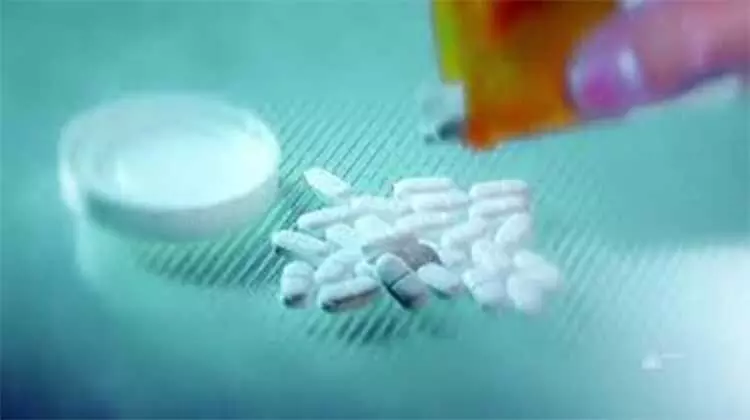 യുവാക്കൾക്ക് മയക്കുമരുന്ന് നിർദേശിച്ചു; സൈക്യാട്രിസ്റ്റ് അറസ്റ്റിൽ യുവാക്കൾക്ക് മയക്കുമരുന്ന് നിർദേശിച്ചു; സൈക്യാട്രിസ്റ്റ് അറസ്റ്റിൽ