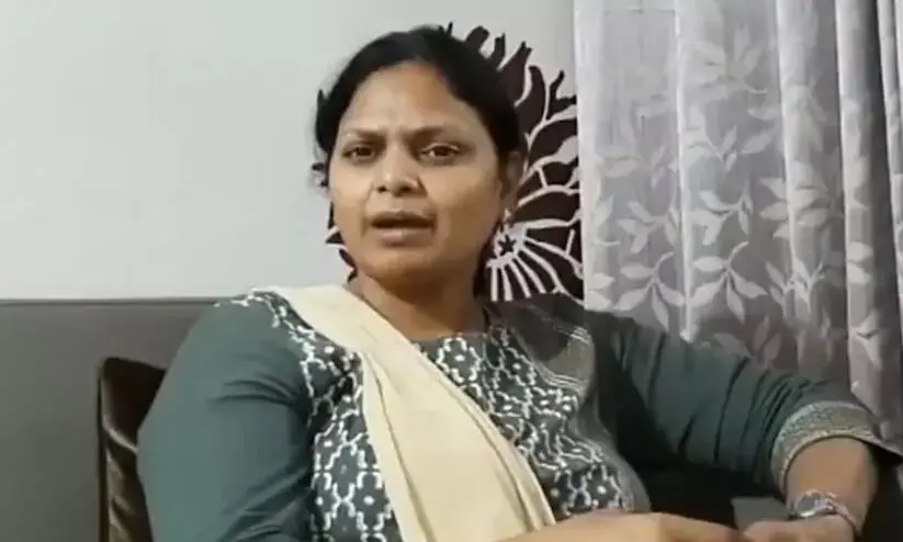 ഹാഥറസിലെത്തിയത് പെണ്‍കുട്ടിയുടെ കുടുംബത്തെ സഹായിക്കാനെന്ന് ഡോക്ടര്‍; നടപടിക്ക് മെഡിക്കല്‍ കോളജ്