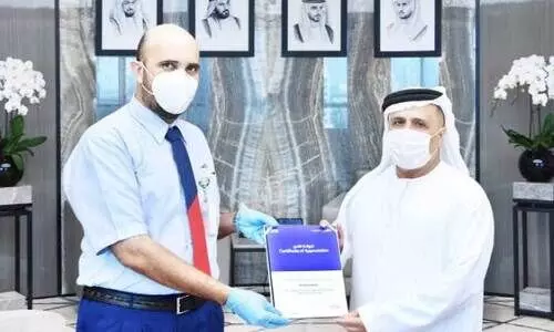 2.5 ല​ക്ഷം ദി​ർ​ഹ​മി​െ​ൻ​റ ബാ​ഗ്​ തി​രി​ച്ചു​ന​ൽ​കി; ബ​സ്​ ഡ്രൈ​വ​ർ​ക്ക്​ ആ​ർ.​ടി.​എ​യു​ടെ ആ​ദ​രം