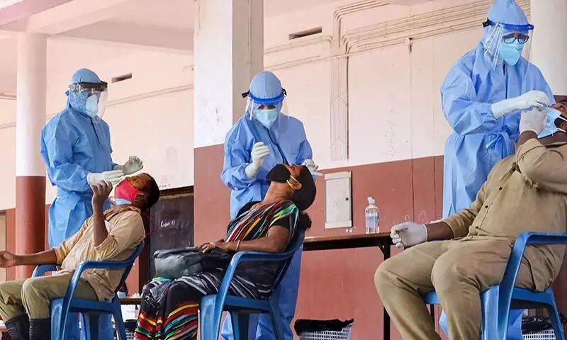 സംസ്ഥാനത്ത് ഇന്ന് 8764 പേർക്ക് കോവിഡ്; 7723 പേർക്ക് രോഗമുക്തി, ആകെ രോഗബാധിതർ മൂന്ന് ലക്ഷം കവിഞ്ഞു സംസ്ഥാനത്ത് ഇന്ന് 8764 പേർക്ക് കോവിഡ്; 7723 പേർക്ക് രോഗമുക്തി, ആകെ രോഗബാധിതർ മൂന്ന് ലക്ഷം കവിഞ്ഞു