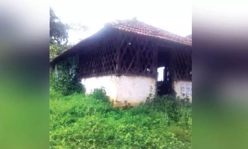 പൊരുന്നന്നൂരിലെ കെട്ടിടത്തിന് പറയാൻ ഒത്തിരി ചരിത്രം പൊരുന്നന്നൂരിലെ കെട്ടിടത്തിന് പറയാൻ ഒത്തിരി ചരിത്രം