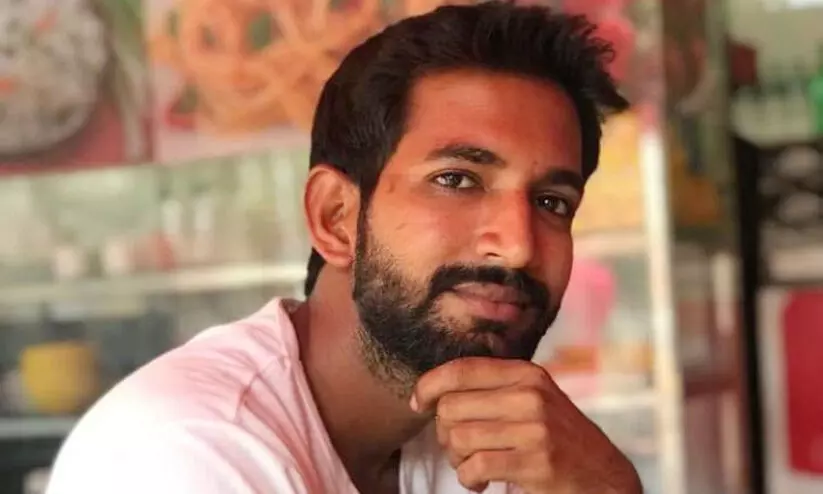 കാർ വാങ്ങി വരുമ്പോൾ ടാങ്കർ ലോറിക്ക്​ പിന്നിലിടിച്ച്​ യുവാവ് മരിച്ചു