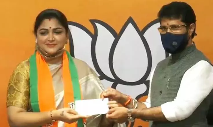 സംഘികൾ മങ്കികളെപ്പോലെ, മതഭ്രാന്തൻമാർ; തിരിഞ്ഞുകൊത്തി ഖുശ്ബുവിെൻറ ട്വീറ്റുകൾ സംഘികൾ മങ്കികളെപ്പോലെ, മതഭ്രാന്തൻമാർ; തിരിഞ്ഞുകൊത്തി ഖുശ്ബുവിെൻറ ട്വീറ്റുകൾ