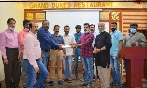 കു​ടും​ബ​സ​ഹാ​യ​നി​ധി കൈ​മാ​റി