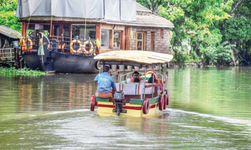 കുമരകം തുറന്നു; ആദ്യദിനം സഞ്ചാരികളില്ല