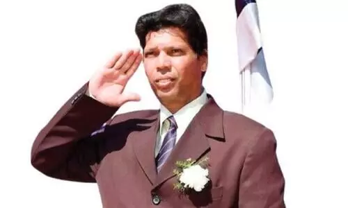 കളി​ൈമതാനത്തെ മായാ പുഞ്ചിരി; വിട, ക്യാപ്​റ്റൻ