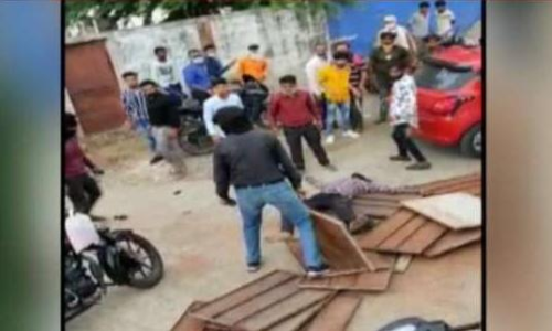 സ്​ത്രീകൾ ഓടിച്ച സ്​കൂട്ടറിൽ ഓ​ട്ടോറിക്ഷ  തട്ടി; ഡ്രൈവറെ മർദിച്ച്​ അബോധാവസ്ഥയിലാക്കി