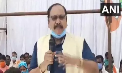 ഹാഥറസിൽ ഒരുതരത്തിലുള്ള അതിക്രമവും ഉണ്ടായിട്ടില്ല; സംഭവം കെട്ടിച്ചമച്ചതെന്ന് ബി.ജെ.പി എം.പി ഹാഥറസിൽ ഒരുതരത്തിലുള്ള അതിക്രമവും ഉണ്ടായിട്ടില്ല; സംഭവം കെട്ടിച്ചമച്ചതെന്ന് ബി.ജെ.പി എം.പി