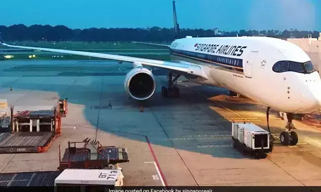 വിമാനത്തിലിരുന്ന് ഭക്ഷണം കഴിക്കാനുള്ള ടിക്കറ്റുകൾക്ക് വൻ ഡിമാൻഡ്; 30 മിനിട്ടിൽ വിറ്റുപോയി വിമാനത്തിലിരുന്ന് ഭക്ഷണം കഴിക്കാനുള്ള ടിക്കറ്റുകൾക്ക് വൻ ഡിമാൻഡ്; 30 മിനിട്ടിൽ വിറ്റുപോയി