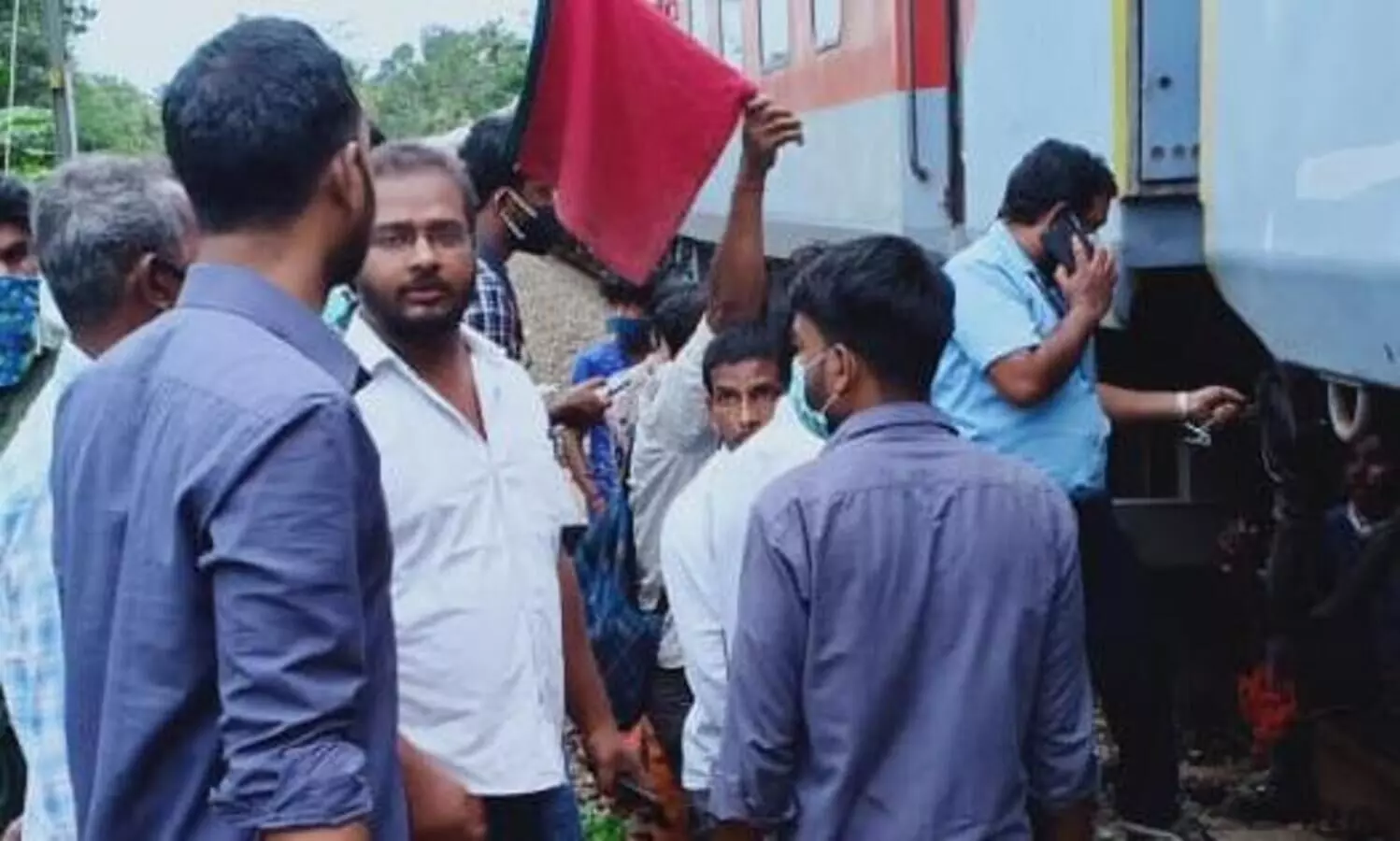 ഓടിക്കൊണ്ടിരുന്ന ട്രെയിനിന്റെ ബോഗികള്‍ വേര്‍പെട്ടു; ഒഴിവായത് വന്‍ അപകടം