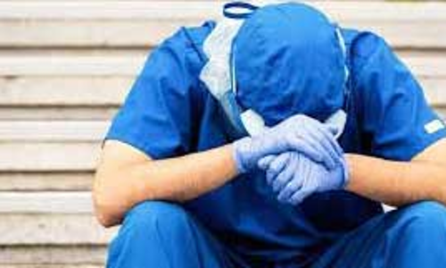 കോവിഡ്: ആരോഗ്യ പ്രവർത്തകർക്കിടയിൽ മാനസികാരോഗ്യ പ്രശ്നങ്ങൾ വർധിക്കുന്നു കോവിഡ്: ആരോഗ്യ പ്രവർത്തകർക്കിടയിൽ മാനസികാരോഗ്യ പ്രശ്നങ്ങൾ വർധിക്കുന്നു