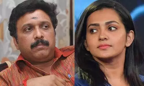 കൊറോണ കാലത്ത് വല്ലതും പറഞ്ഞില്ലെങ്കിൽ ജീവിച്ചിരിപ്പില്ലെന്ന് ആളുകള്‍ കരുതും; പാര്‍വതിക്കെതിരെ ഗണേഷ് കുമാർ