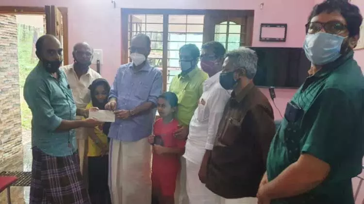 അബ്ദുൽ ഖാദർ കുടുംബ സഹായം വിതരണം ചെയ്തു അബ്ദുൽ ഖാദർ കുടുംബ സഹായം വിതരണം ചെയ്തു