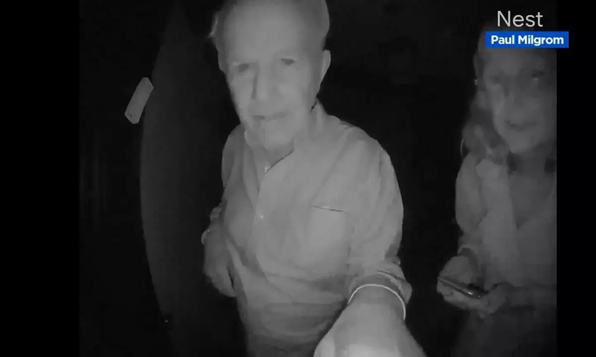 നൊേബൽ ജേതാവിനെ നേട്ടം അറിയിച്ചത് ഉറക്കത്തിൽ നിന്ന് വിളിച്ചുണർത്തി നൊേബൽ ജേതാവിനെ നേട്ടം അറിയിച്ചത് ഉറക്കത്തിൽ നിന്ന് വിളിച്ചുണർത്തി