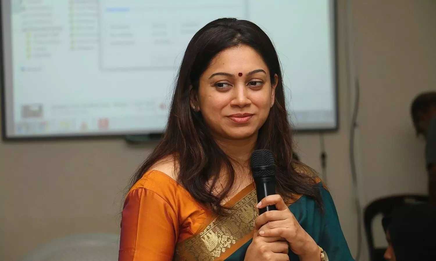 ഇടവേള ബാബുവിനെതിരെ അമ്മ എന്തുകൊണ്ട് നടപടി എടുക്കുന്നില്ല? അഞ്ജലി മേനോൻ