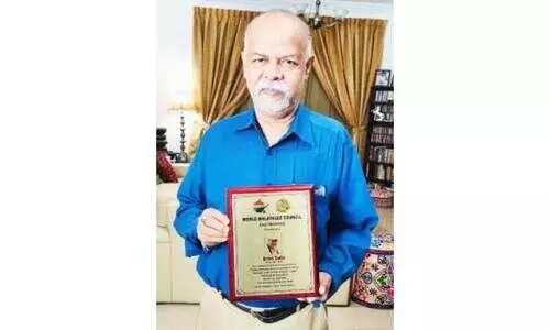 ശിഷ്യഗണങ്ങൾ സാക്ഷി; ആർട്ടിസ്​റ്റ്​ സതിയുടെ കല​ാവിരുതുകൾ ഇനി നാട്ടിൽ