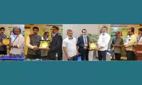 കോവിഡ്കാല പ്രവർത്തനത്തിലെ സഹകാരികളെ കെ.എം.സി.സി ആദരിച്ചു കോവിഡ്കാല പ്രവർത്തനത്തിലെ സഹകാരികളെ കെ.എം.സി.സി ആദരിച്ചു