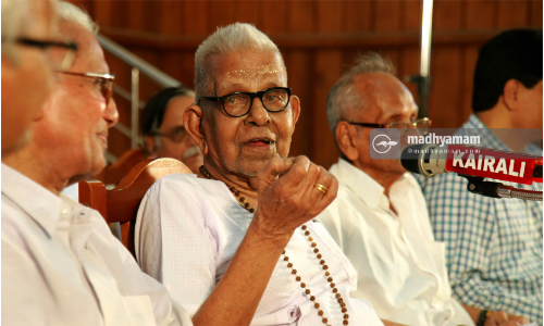 മനസ്സിലിപ്പോഴും കവിതയാണ്