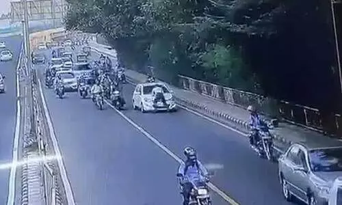 ട്രാഫിക്​ പൊലീസുകാരനെ ഇടിച്ച് കാറിൻെറ ബോണറ്റില്‍ കയറ്റി 400 മീറ്റർ വലിച്ചിഴച്ചു; സി.സി.ടി വി ദൃശ്യം പുറത്ത്​