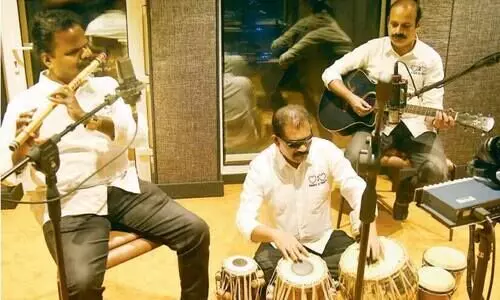 ഇന്ന്​ ലോക വൈറ്റ്​കെയ്​ൻ ദിനം; ഇവർക്ക്​ ജീവിതവഴി സംഗീതം തന്നെ