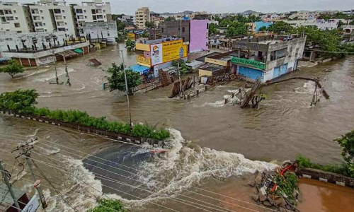 തെലങ്കാനയിൽ കനത്ത മഴയും വെള്ളപ്പൊക്കവും; ഒരു കുടുംബത്തിലെ ഒമ്പതുപേർ ഒലിച്ചുപോയി