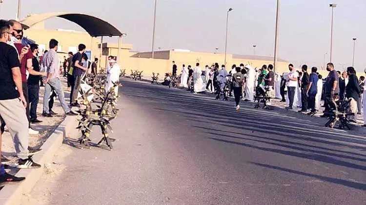 ത​ട​വു​കാ​രു​ടെ കു​ടും​ബം സെ​ൻ​ട്ര​ൽ ജ​യി​ലി​ന​രി​കെ പ്ര​തി​ഷേ​ധി​ച്ചു