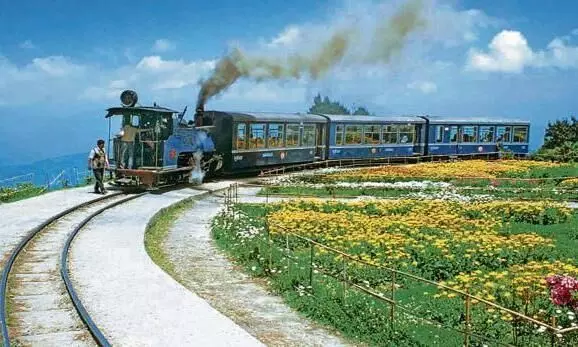 darjeeling toytrain