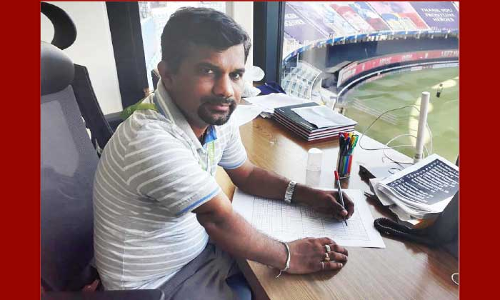 പ്ര​ശാ​ന്ത്​ സ്​​കോ​റെ​ഴു​തു​ന്നു, വ​ൺ ഹാ​ൻ​ഡ്​ മോ​ഡി​ൽ