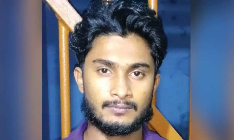 സുഹൃത്തിനെ മർദിച്ച് കൊലപ്പെടുത്തിയ യുവാവ് അറസ്റ്റിൽ സുഹൃത്തിനെ മർദിച്ച് കൊലപ്പെടുത്തിയ യുവാവ് അറസ്റ്റിൽ