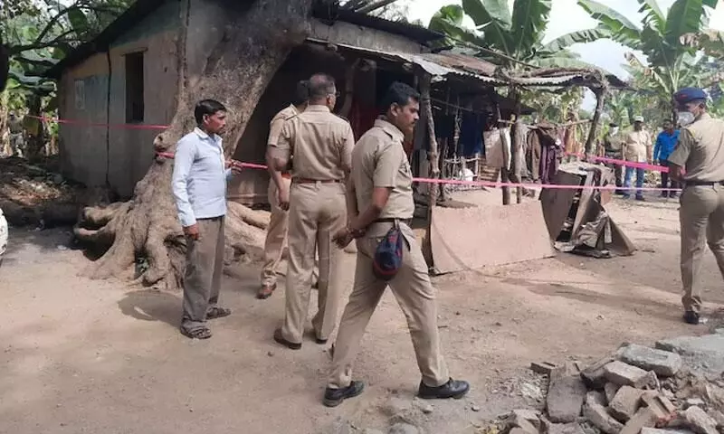 മഹാരാഷ്ട്രയിൽ കൊലചെയ്യപ്പെട്ട നാല് കുട്ടികൾ ബലാത്സംഗത്തിന് ഇരയായെന്ന് പൊലീസ്; പ്രതിയെ പിടികൂടാനായില്ല മഹാരാഷ്ട്രയിൽ കൊലചെയ്യപ്പെട്ട നാല് കുട്ടികൾ ബലാത്സംഗത്തിന് ഇരയായെന്ന് പൊലീസ്; പ്രതിയെ പിടികൂടാനായില്ല